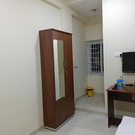 Nk Lodge Коимбаторе Екстериор снимка
